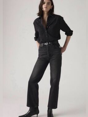 Levi’s Women’s Ribcage Straight Ankle Buttonfly Black Wash Size 30.